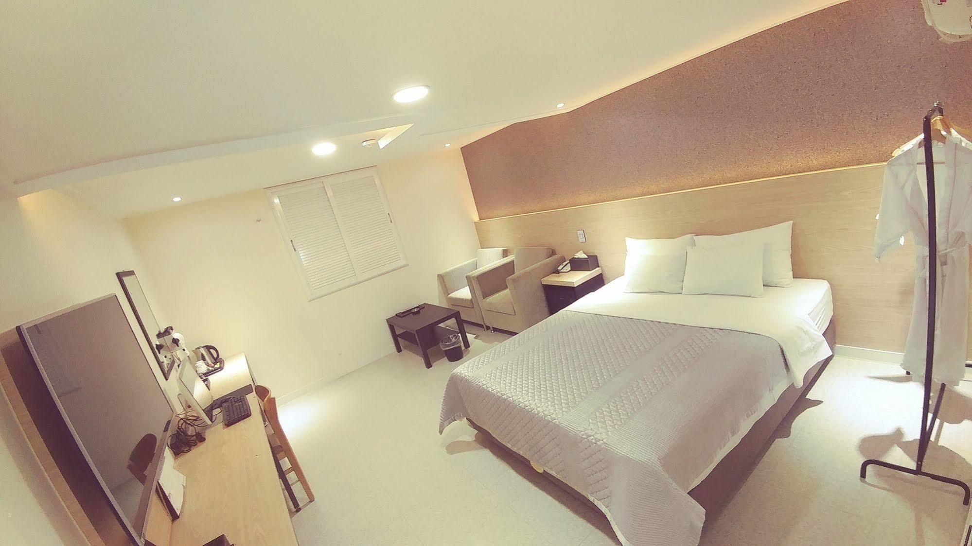 White Hotel Szuvon Kültér fotó