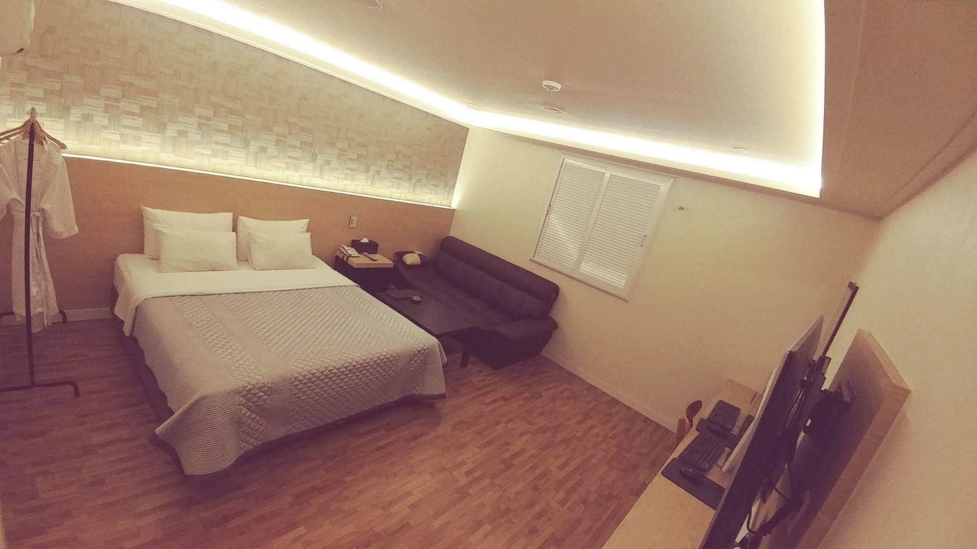 White Hotel Szuvon Kültér fotó